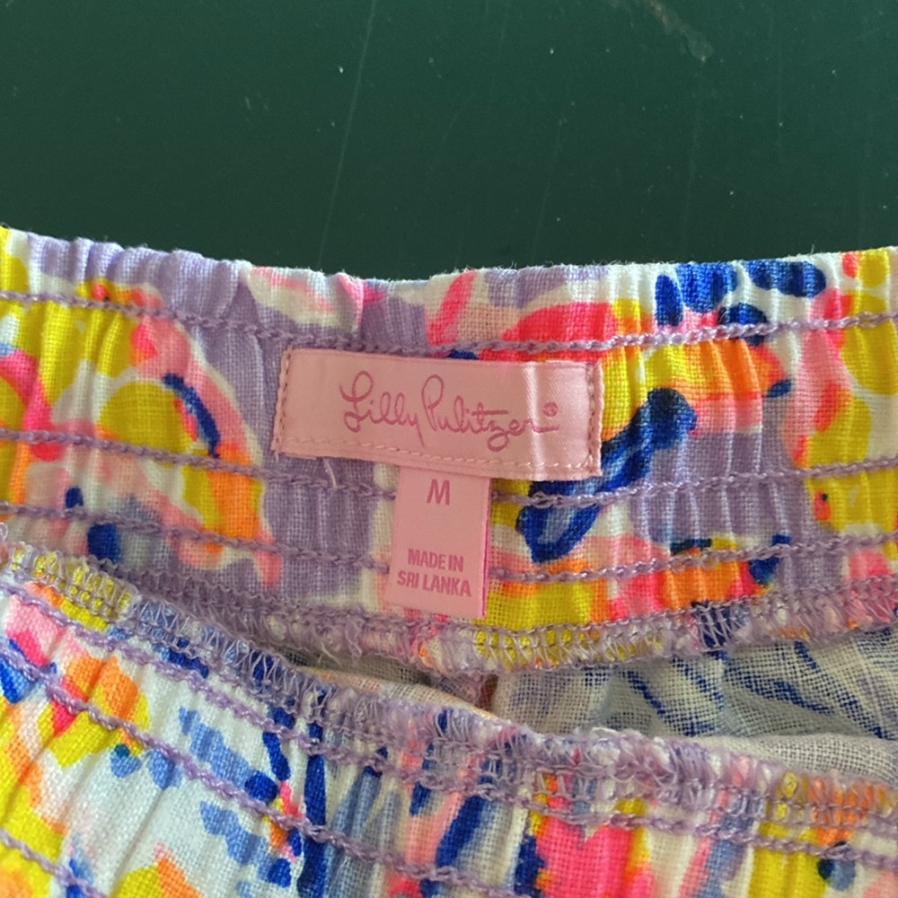 100% Linen Lilly Pulitzer Draw String Shorts - image 3